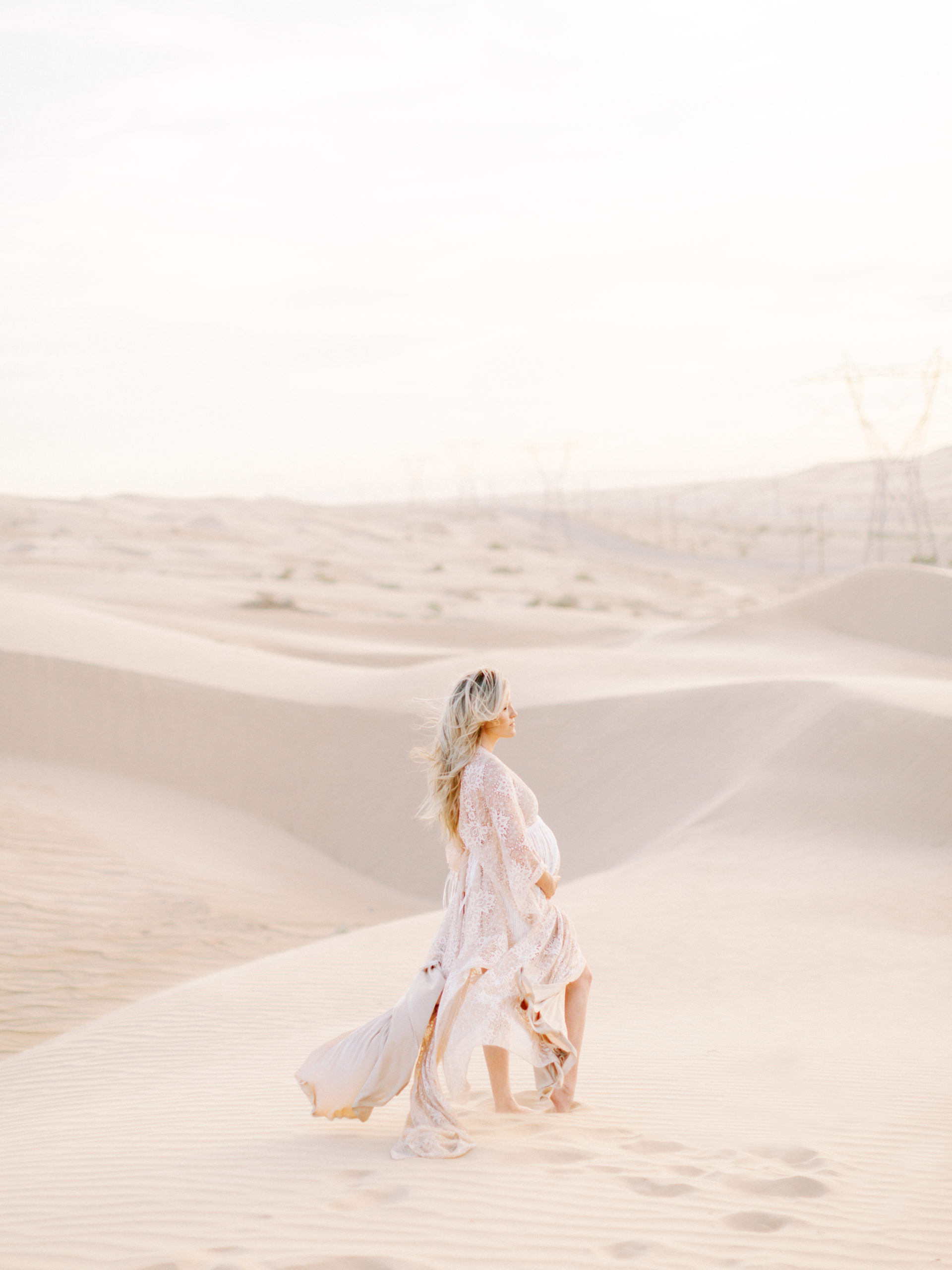 yuma-maternity-photographer-maternity-portrait-on-imperial-dunes
