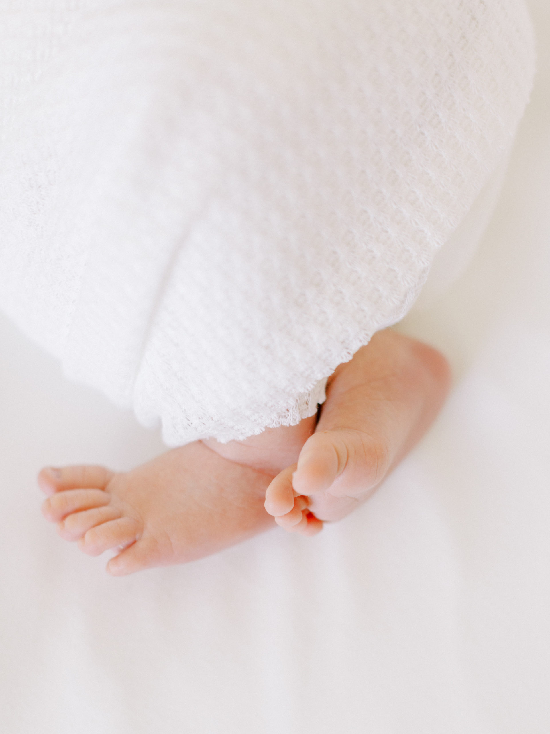 yuma-newborn-photographer-newborn-toes-portrait