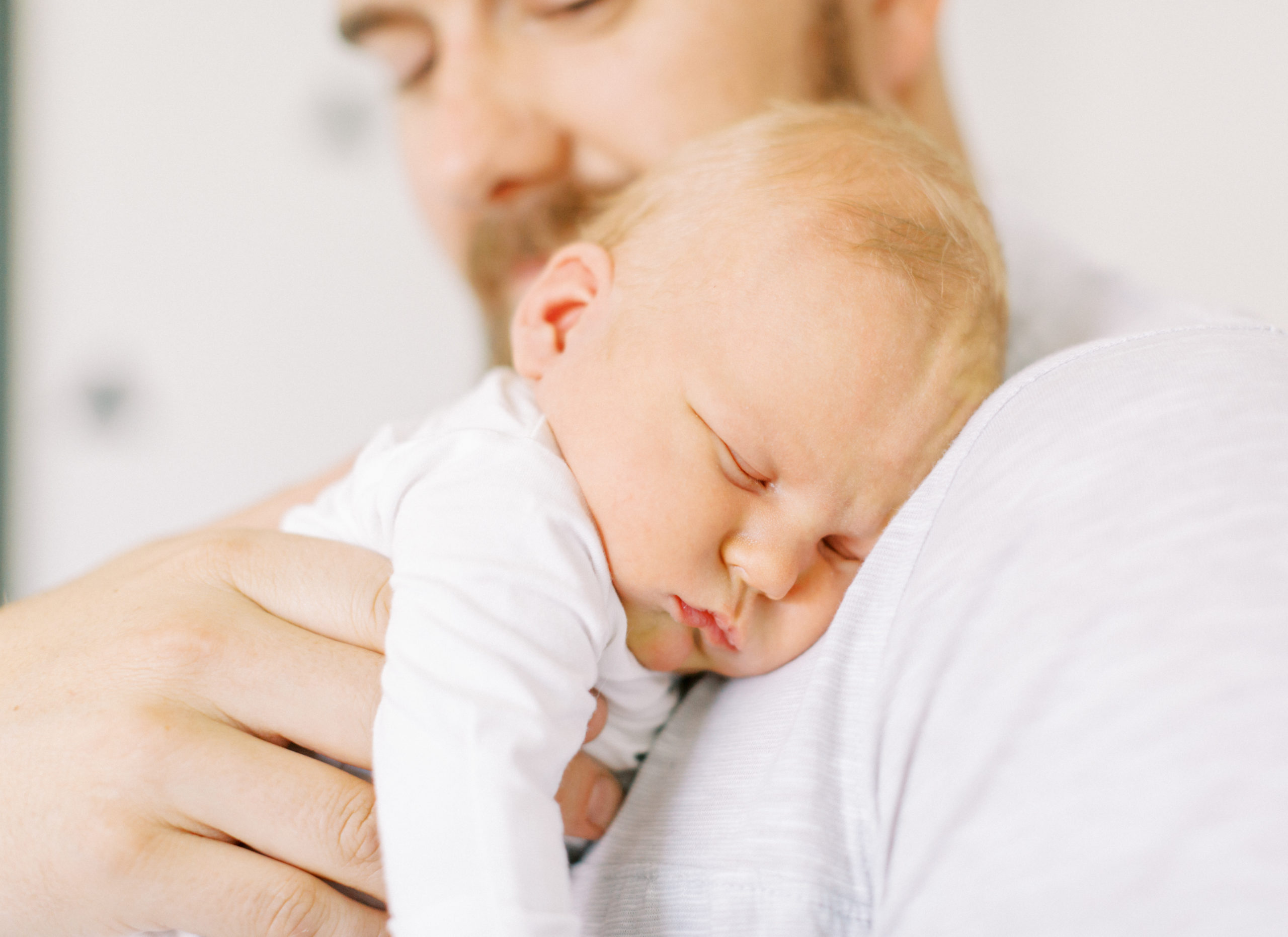 yuma-newborn-photographers-dad-holding-newborn-baby-in-home-portrait