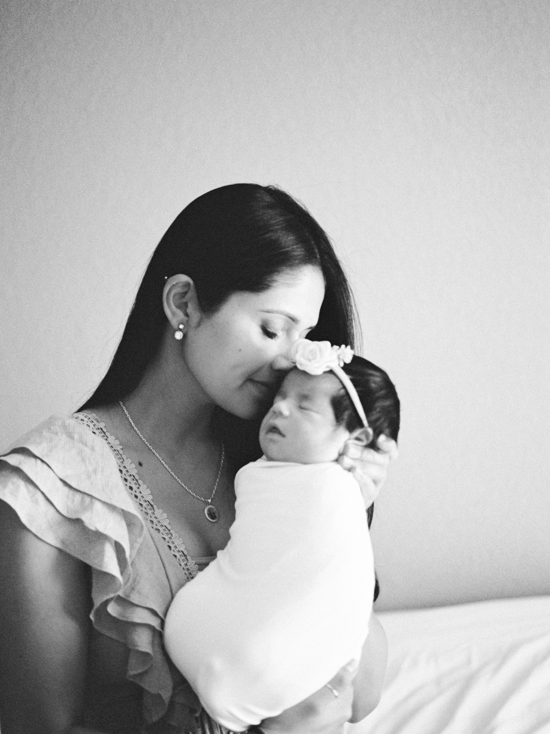 yuma-newborn-photography-black-and-white-mom-and-baby-portrait