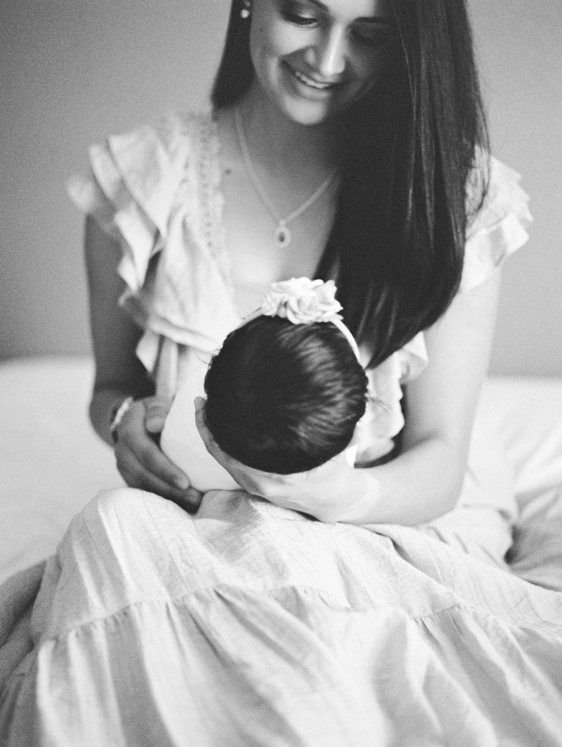 yuma-newborn-photography-black-and-white-baby-detail-photo