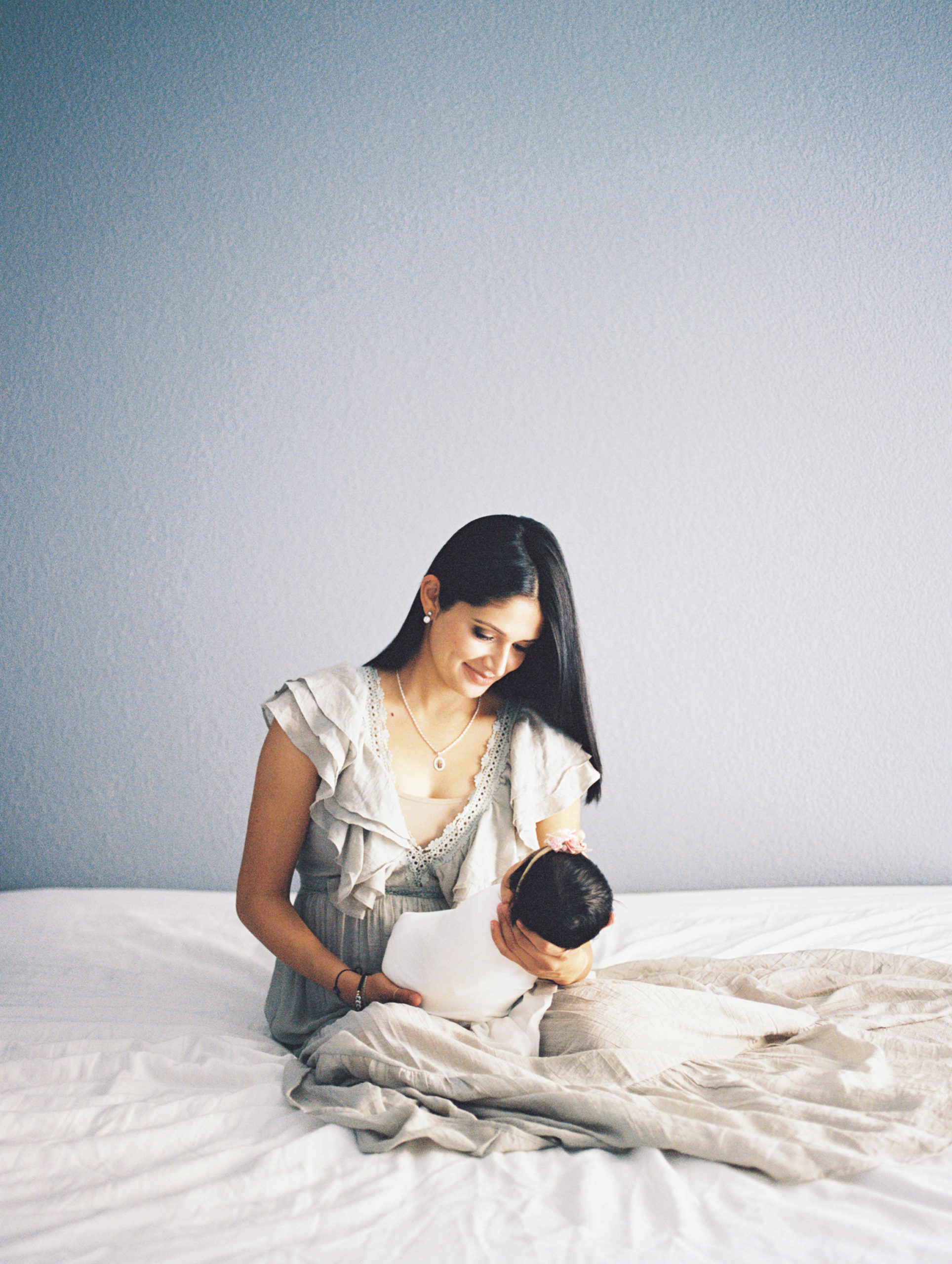 yuma-newborn-photography-mom-and-baby-on-bed-portrait