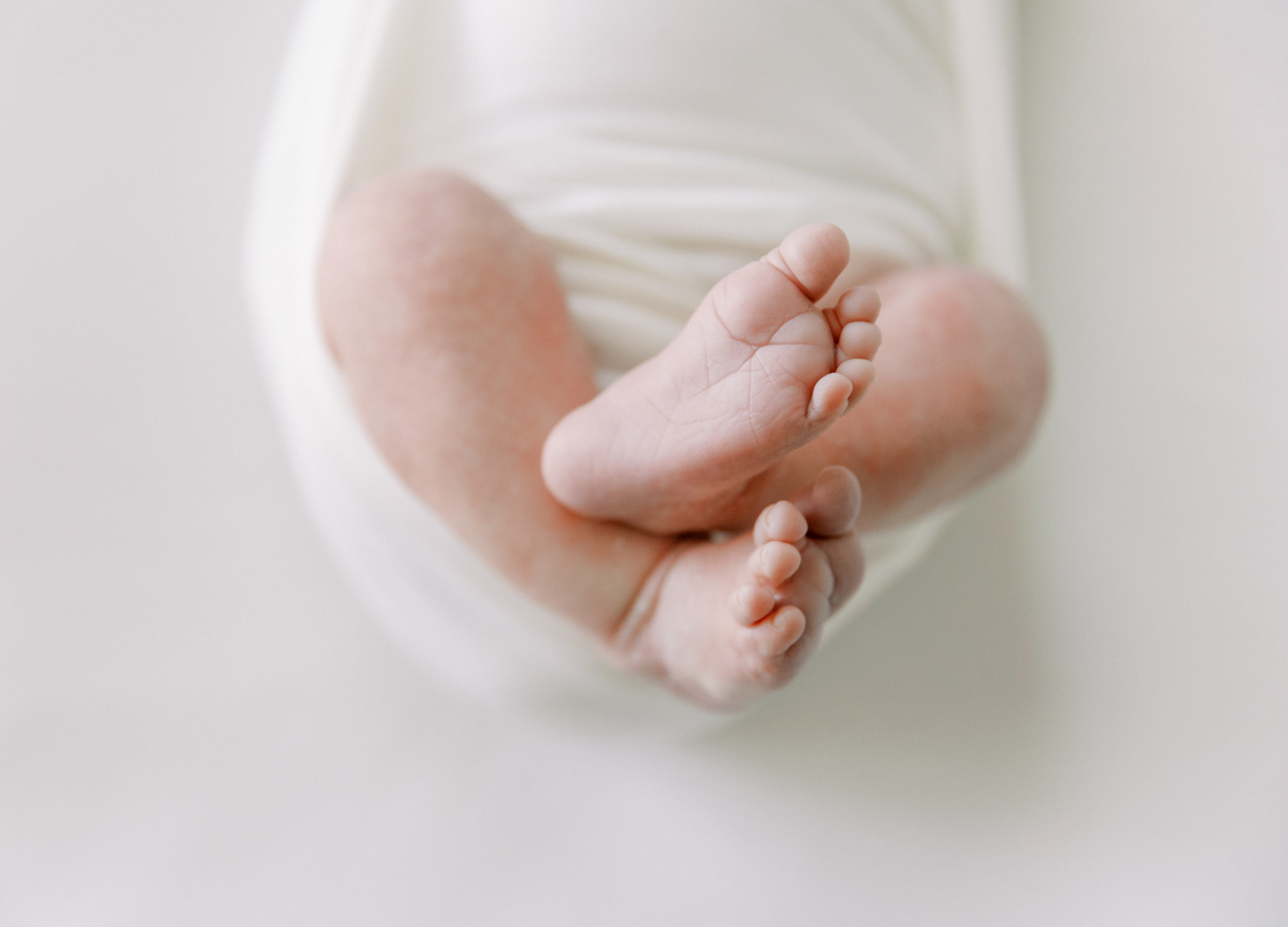 yuma-newborn-photographer-newborn-baby-toes-detail-image