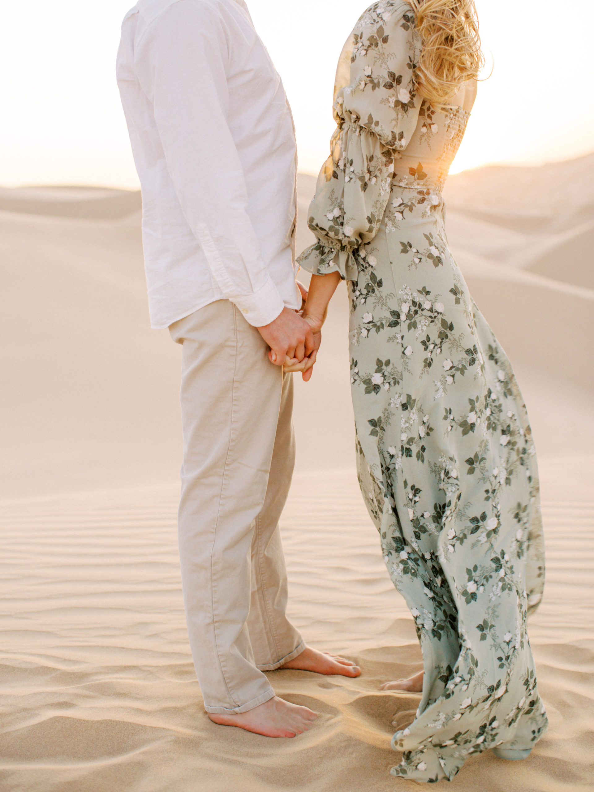 imperial-dunes-yuma-engagement-couple-holding-hands-image